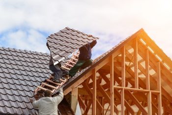Signs that your roof needs repair or replacement